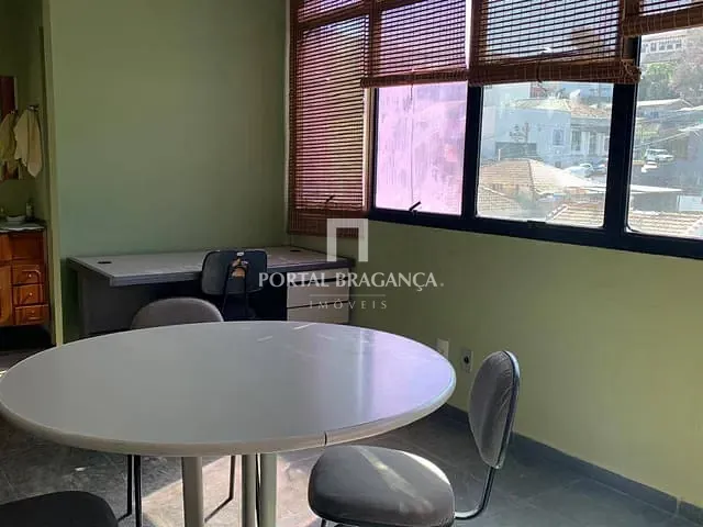 Sala à venda ou para alugar, no bairro Taboão em Bragança Paulista