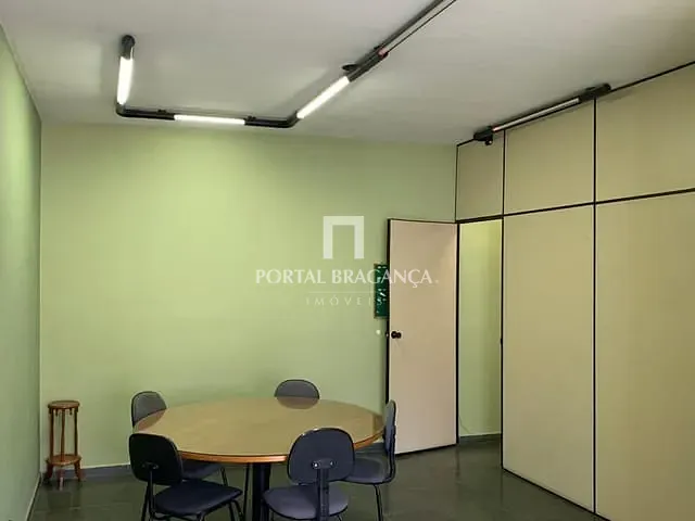 Sala à venda ou para alugar, no bairro Taboão em Bragança Paulista