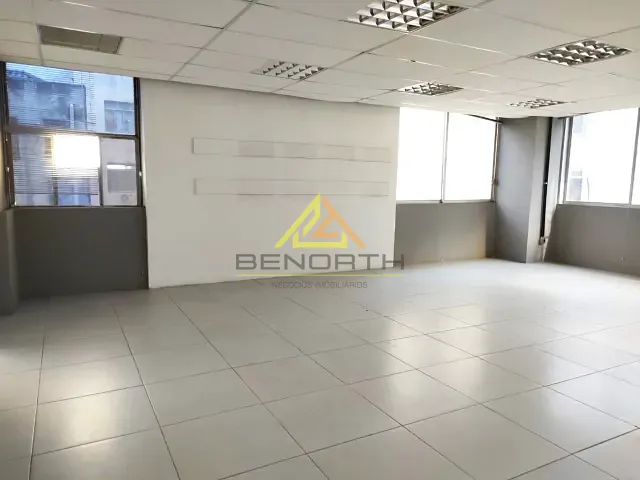 Sala com 120m², para alugar, no bairro República em São Paulo
