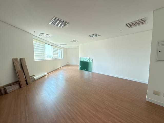 Sala com 59m², para alugar, no bairro Dezoito do Forte Empresarial/Alphaville. em Barueri