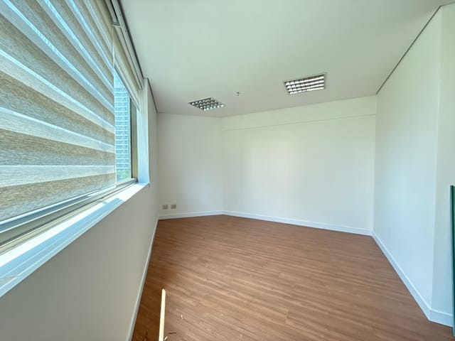 Sala com 59m², para alugar, no bairro Dezoito do Forte Empresarial/Alphaville. em Barueri