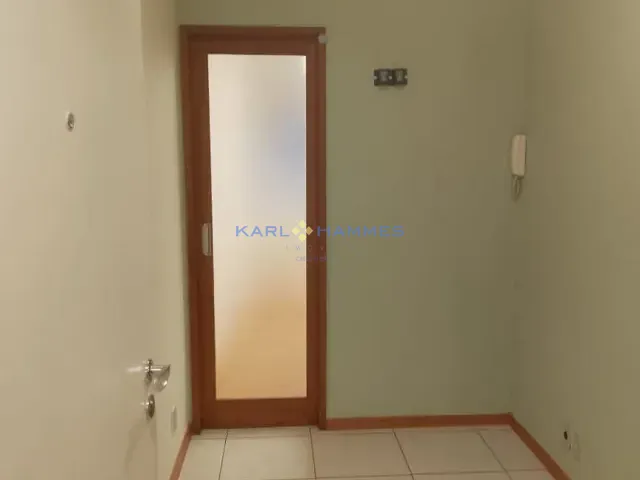 Sala à venda, no bairro Centro em Petrópolis