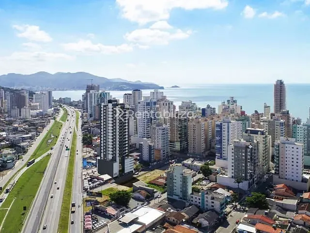 Sala com 1393m², à venda, no bairro Meia Praia em Itapema