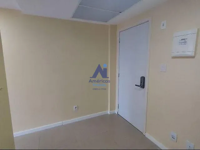 Sala à venda, no bairro Recreio dos Bandeirantes em Rio de Janeiro