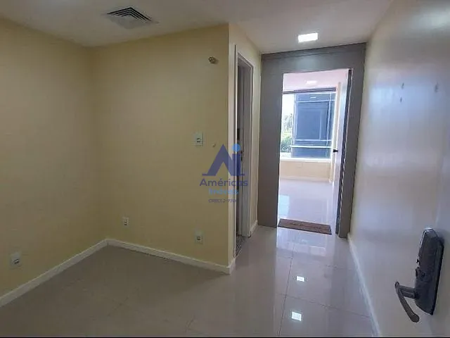 Sala à venda, no bairro Recreio dos Bandeirantes em Rio de Janeiro