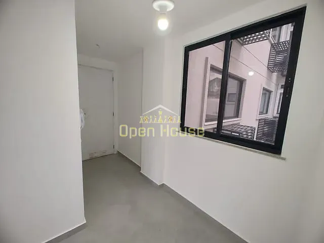 Sala à venda ou para alugar, no bairro Aterrado em Volta Redonda