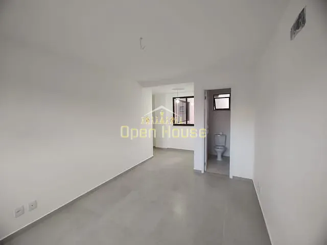 Sala à venda ou para alugar, no bairro Aterrado em Volta Redonda