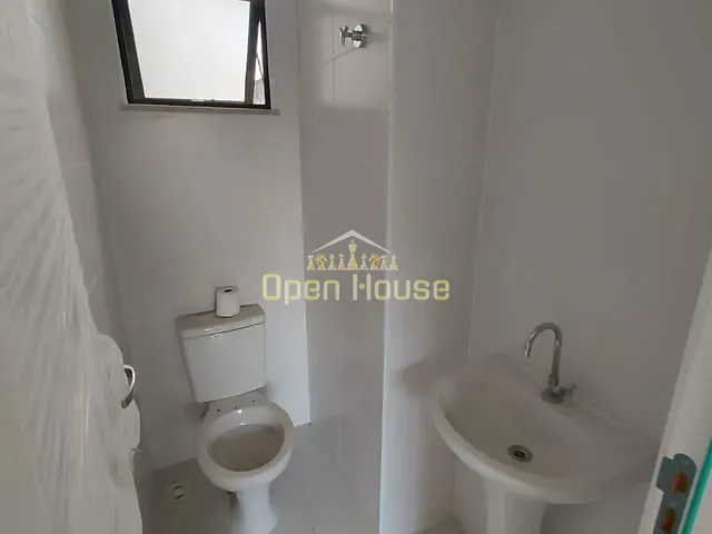 Sala à venda ou para alugar, no bairro Aterrado em Volta Redonda