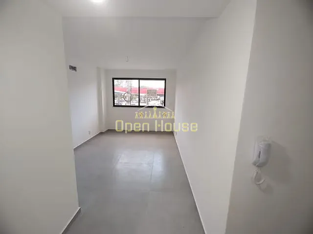 Sala à venda ou para alugar, no bairro Aterrado em Volta Redonda