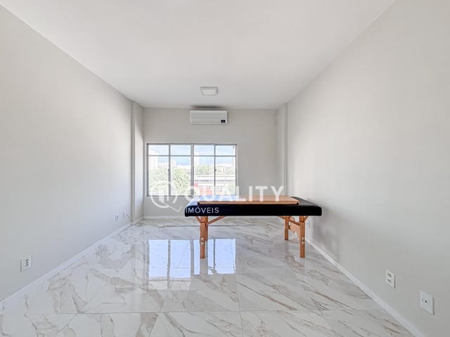 Sala à venda, no bairro Parquelândia em Fortaleza