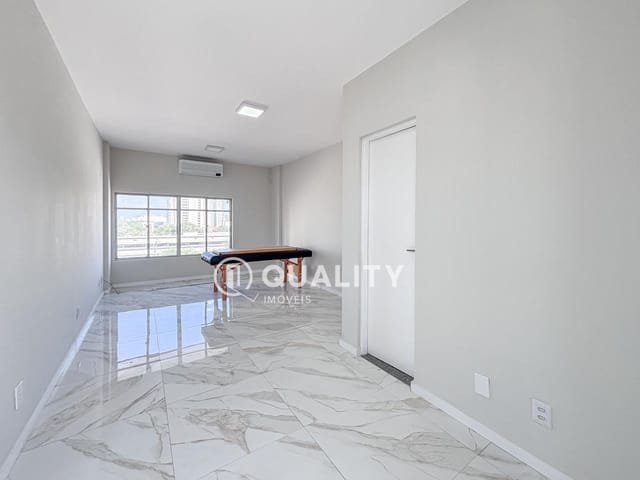 Sala à venda, no bairro Parquelândia em Fortaleza