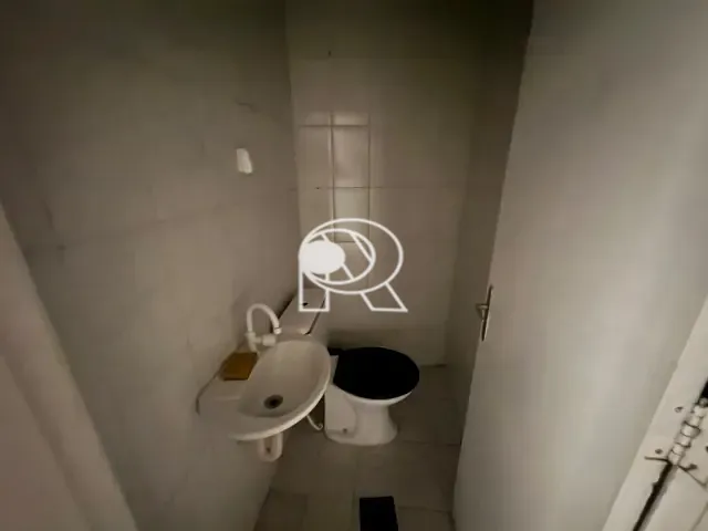 Sala à venda ou para alugar, no bairro Centro em Registro