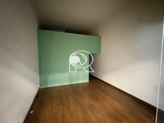 Sala à venda ou para alugar, no bairro Centro em Registro
