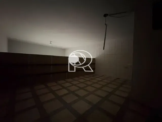 Sala à venda ou para alugar, no bairro Centro em Registro