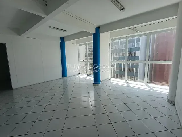 Conjunto comercial com 197m², para alugar, no bairro Centro em Curitiba