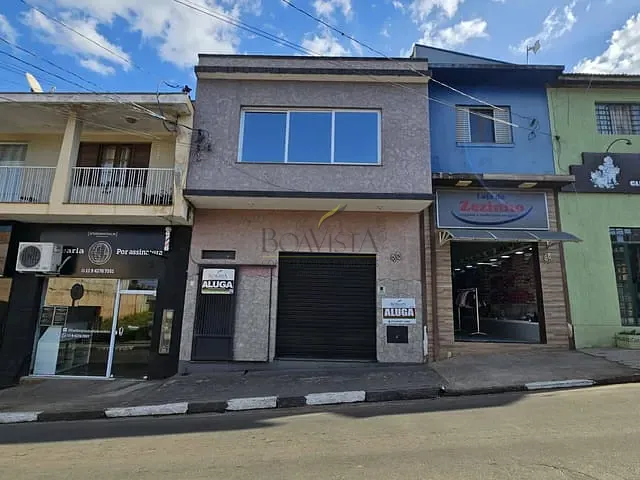 Prédio à venda ou para alugar, no bairro Centro em Piracaia