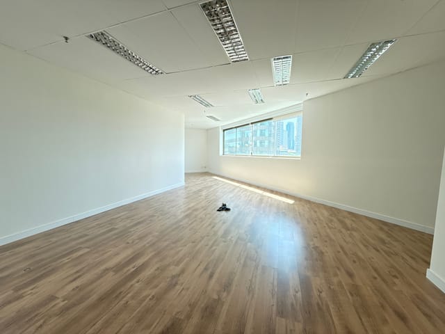 Sala com 59m², para alugar, no bairro Dezoito do Forte Empresarial/Alphaville. em Barueri