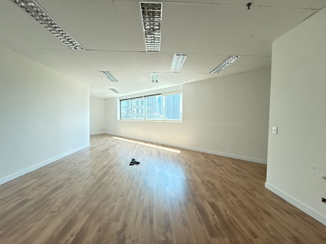 Sala com 59m², para alugar, no bairro Dezoito do Forte Empresarial/Alphaville. em Barueri