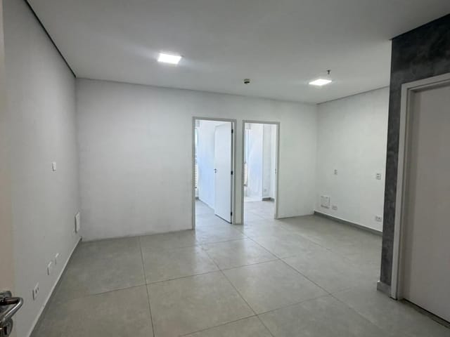 Sala para alugar, no bairro Vila Mogilar em Mogi das Cruzes