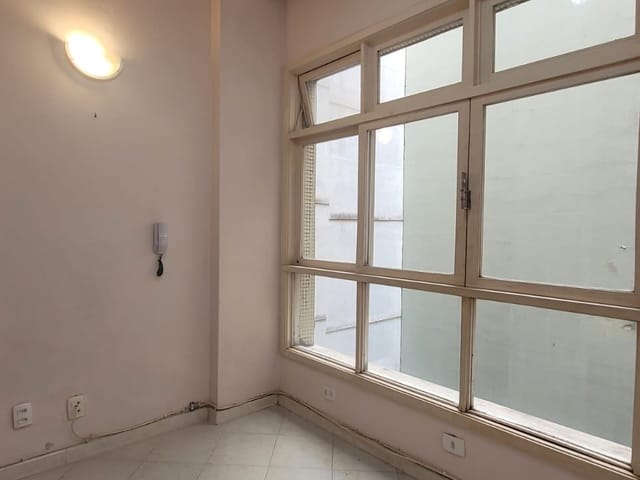 Sala à venda, no bairro Copacabana em Rio de Janeiro