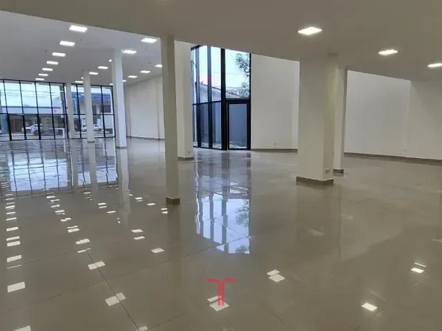 Sala com 500m², para alugar, no bairro Capão Raso em Curitiba