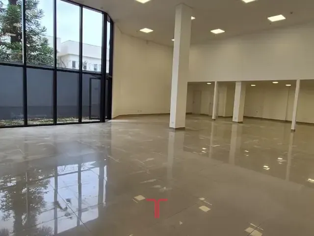 Sala com 500m², para alugar, no bairro Capão Raso em Curitiba