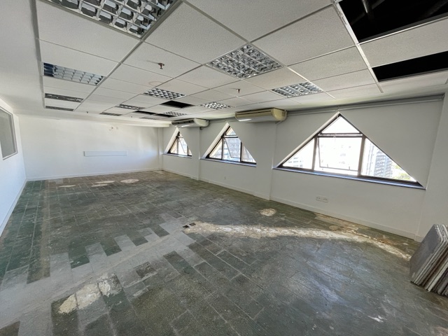 Foto do Sala - Sala para locação Leblon Empresarial, RJ por R$ 30.000,00 | Henrique Martins