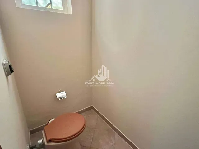 Sala à venda ou para alugar, no bairro Centro em Pederneiras