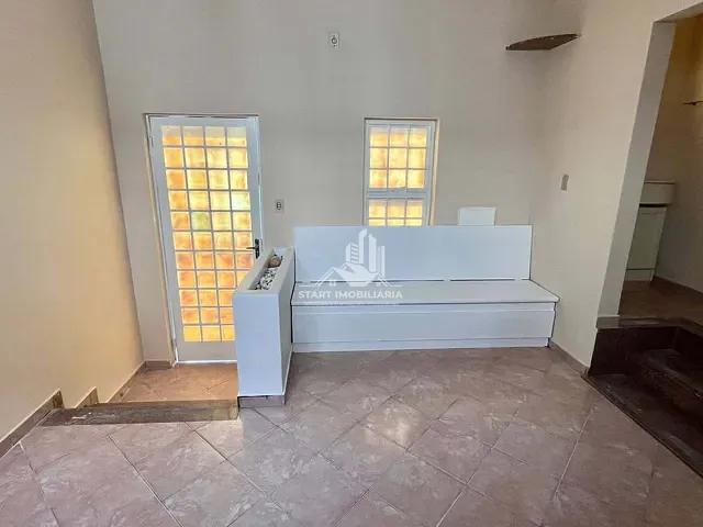 Sala à venda ou para alugar, no bairro Centro em Pederneiras