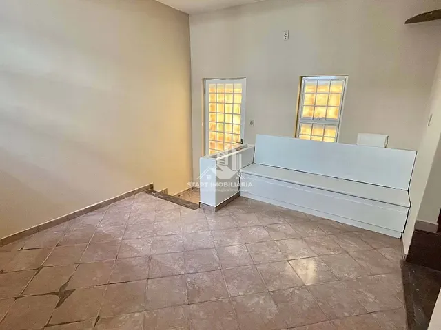 Sala à venda ou para alugar, no bairro Centro em Pederneiras