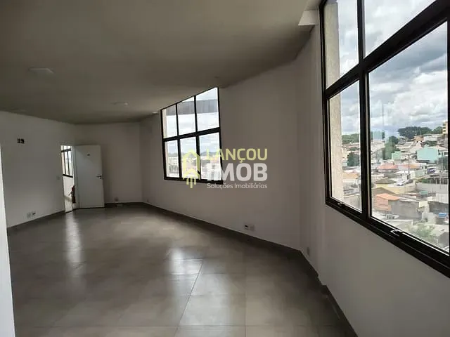 Sala à venda ou para alugar, no bairro Cidade Luiza em Jundiaí