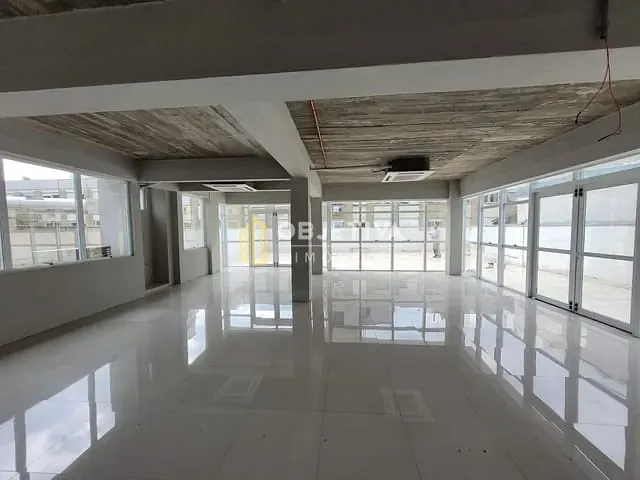 Sala com 116m², para alugar, no bairro Petrópolis em Porto Alegre