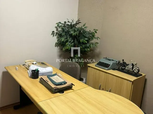 Sala à venda ou para alugar, no bairro Centro em Bragança Paulista