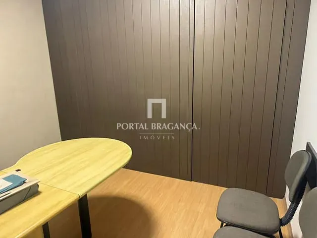 Sala à venda ou para alugar, no bairro Centro em Bragança Paulista