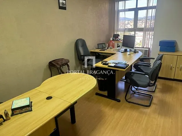 Sala à venda ou para alugar, no bairro Centro em Bragança Paulista