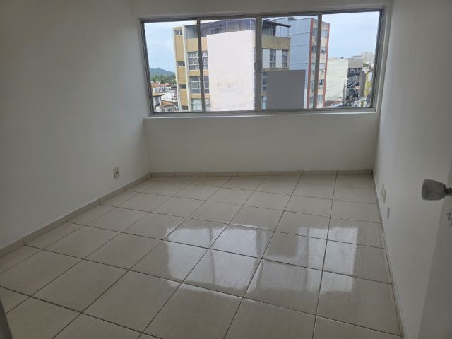 Sala com 30m², para alugar, no bairro Centro em Cabo Frio