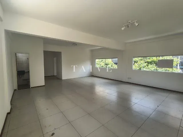 Sala com 120m², para alugar, no bairro Centro em Londrina