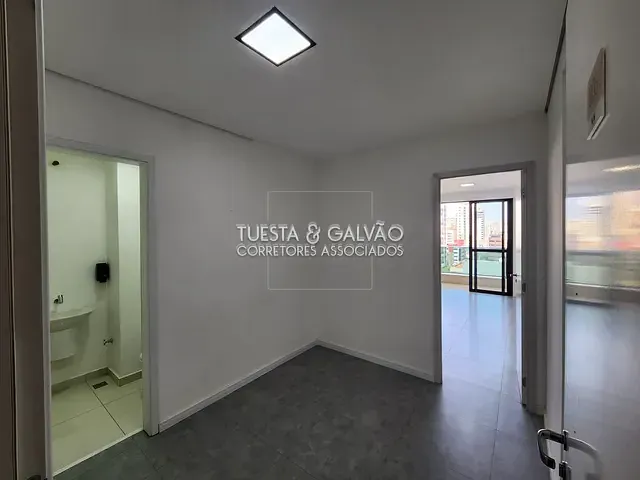 Conjunto comercial com 74m², para alugar, no bairro Centro em Curitiba