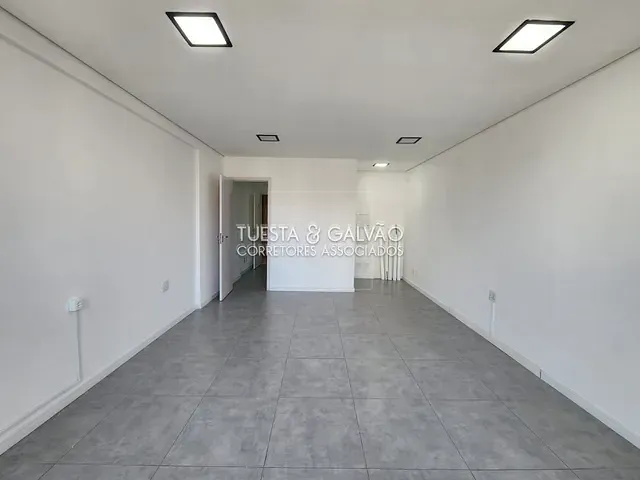 Conjunto comercial com 74m², para alugar, no bairro Centro em Curitiba