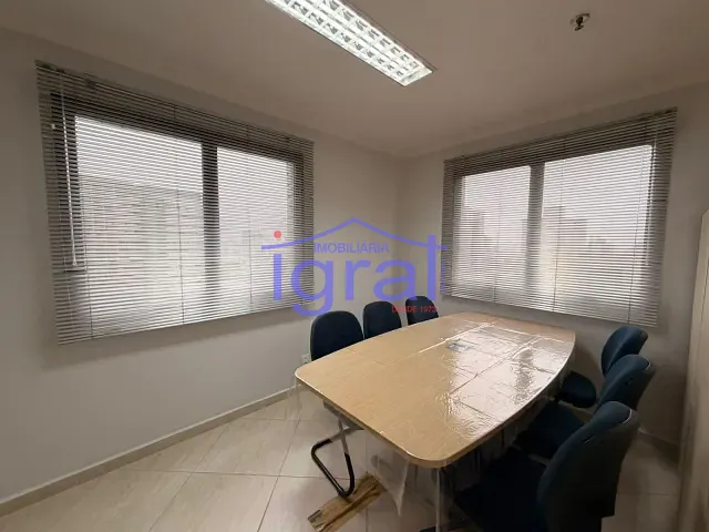 Sala à venda ou para alugar, no bairro Saúde em São Paulo