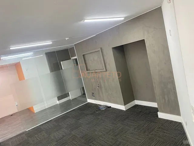 Sala para alugar, no bairro República em São Paulo
