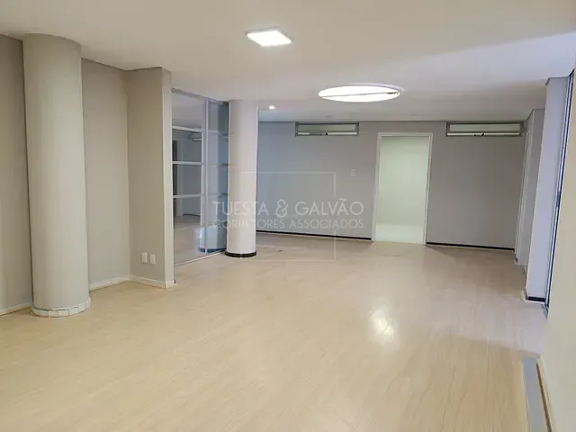 Conjunto comercial com 140m², para alugar, no bairro Centro em Curitiba