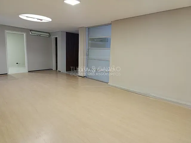 Conjunto comercial com 140m², para alugar, no bairro Centro em Curitiba