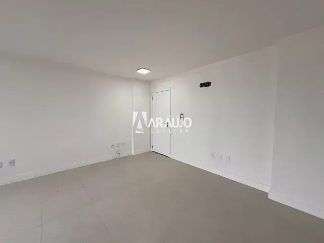 Sala para alugar, no bairro Centro em Itajaí