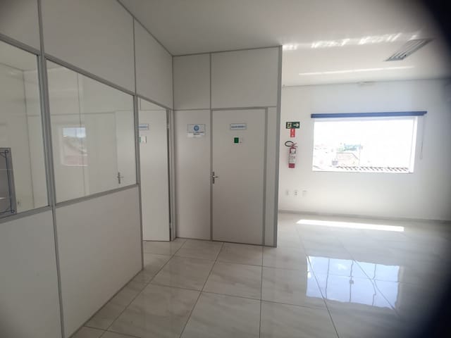 Sala com 1m², para alugar, no bairro Coronel Evaristo Azevedo Junqueira em Pouso Alegre
