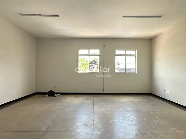Sala com 34m², para alugar, no bairro São Benedito em Santa Luzia