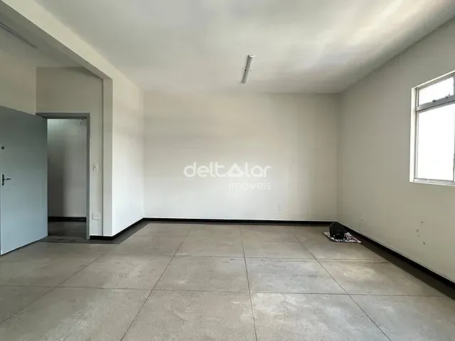 Sala com 34m², para alugar, no bairro São Benedito em Santa Luzia