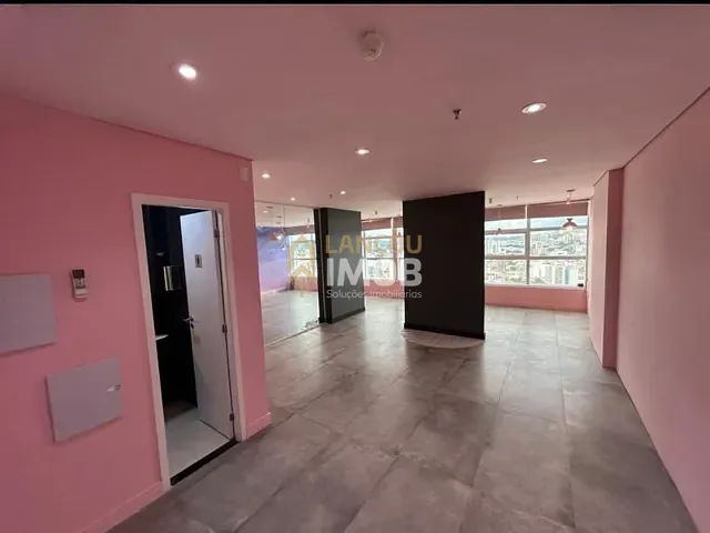 Sala à venda ou para alugar, no bairro Chácara Urbana em Jundiaí