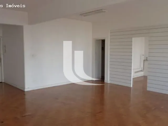 Sala à venda ou para alugar, no bairro Centro Histórico de São Paulo em São Paulo