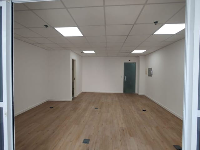 Sala para alugar, no bairro Rudge Ramos em São Bernardo do Campo